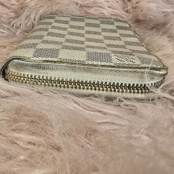 Louis Vuitton Damier Azur Zippy Wallet - Picture 14 of 16